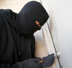 Виды взлома дверей: подбор ключей или отмычки